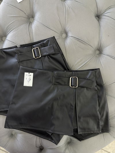 SKORT HEBILLA /CUERINA 