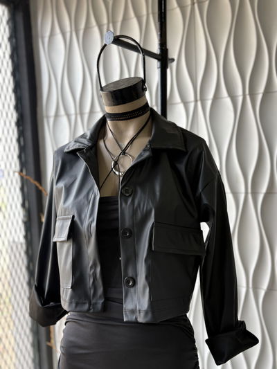 CHAQUETA CUERINA/ BOTONES 
