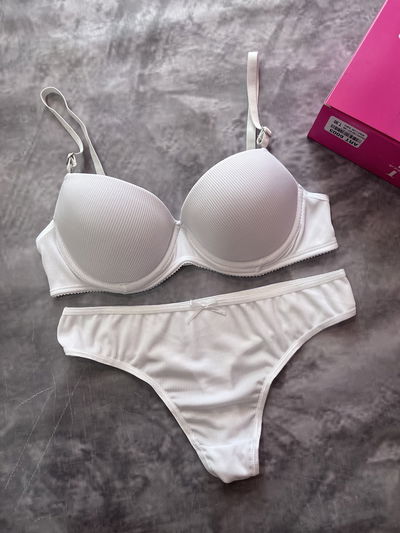 Conjunto de morley,corpiño con taza soft y push up y less HORMONA