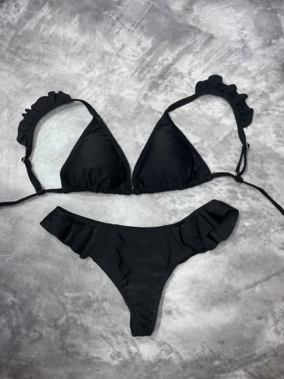 Bikini con volados, corpiño triangulo con tazas desmontables y les FRIDA