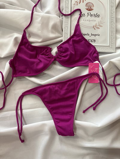 Bikini KAURY SUMMER (top con detalle en el centro del busto con espalda cruzada y less)