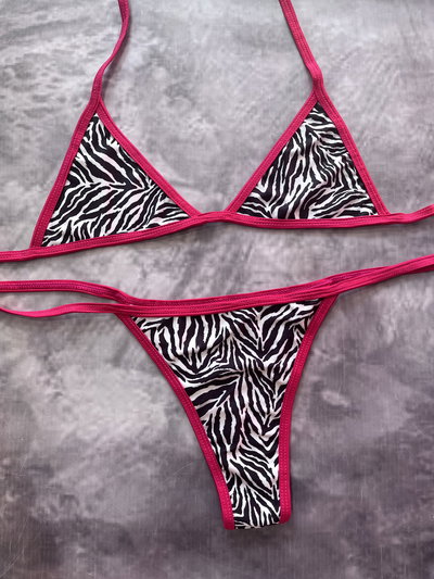 Bikini FILIPA triangulo y less para atar (cebra combinada con fucsia)