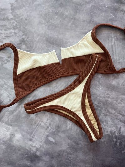 Bikini ROMA,top con ballena corte en V y less en V tiro medio 