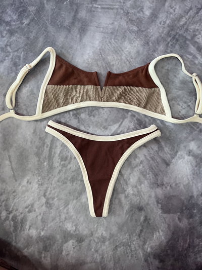 Bikini ROMA,top con ballena corte en V y less en V tiro medio 