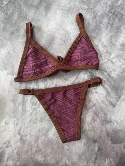 Bikini PRETA corpiño triangulo y less regulable (TALLES REALES)