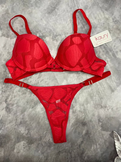 Conjunto KAURY corpiño con taza soft y less regulable 