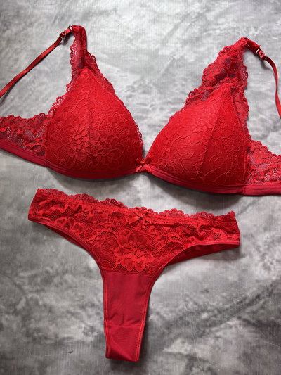 Conjunto CELI de encaje, corpiño con taza soft y less 819