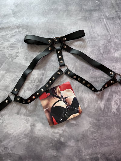 Corpiño de cuero con tachas (regulable %100 cuero)