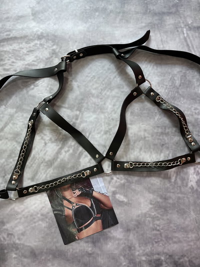 Corpiño de cuero %100 con cadenas (regulable) 
