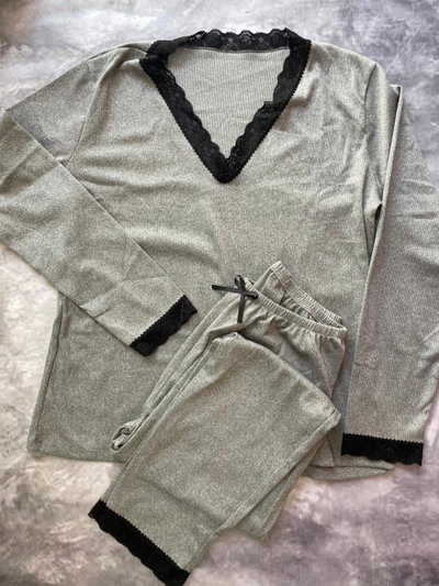 Pijama de Morley manga larga y pantalón largo con detalles de puntilla