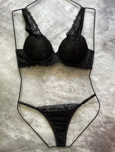Conjunto YEWEL 