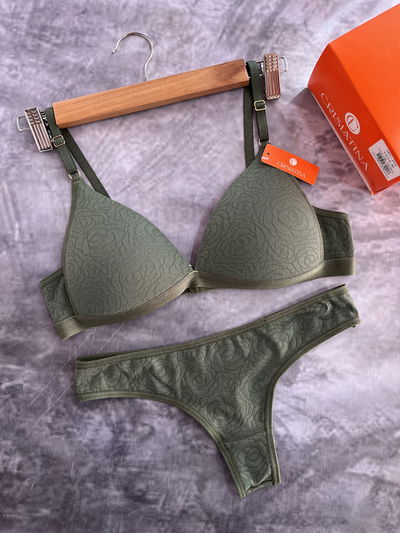 Conjunto con taza y colaless CRIS LATINA