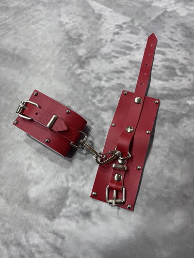 Esposas de cuero reforzadas 