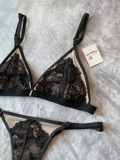 Coramina,conjunto triangulo y colales (puntilla y encaje)