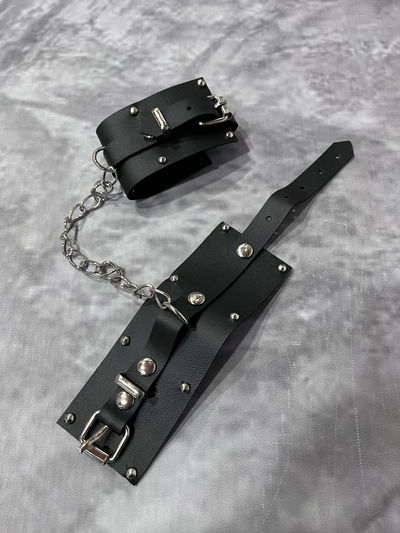 Esposas de cuero reforzadas con cadena 