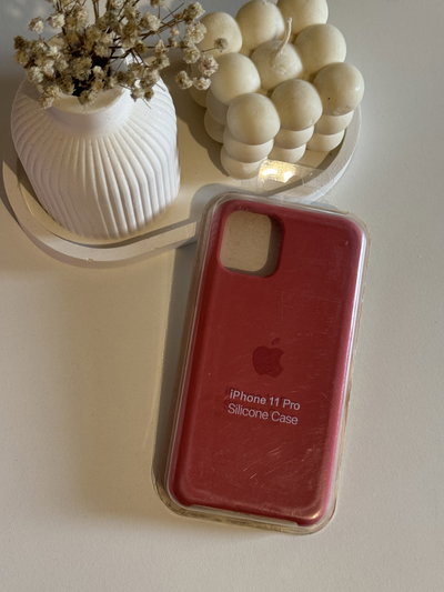 Silicone case rojo 11 pro