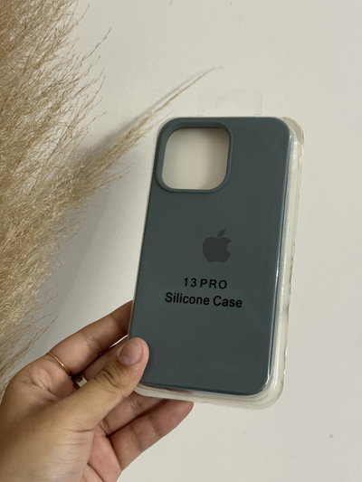 Silicone case verde oscuro 13 pro