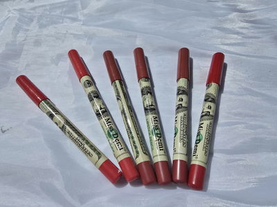 delineador de labios miss demi