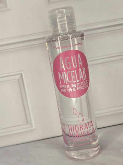 agua micelar rosa