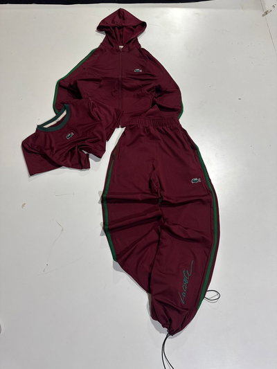 Conjunto Lacoste bordado bordo 