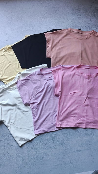 Remera básica Luna