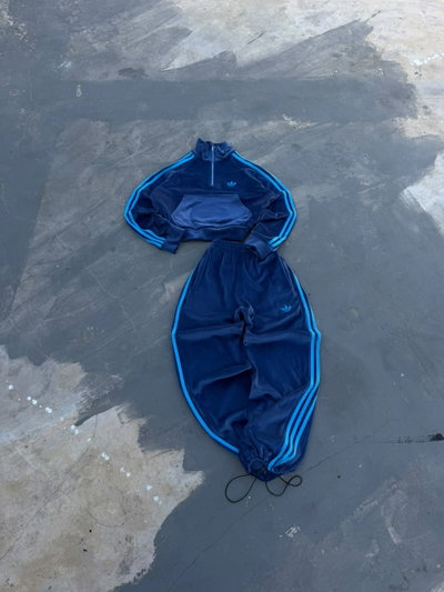 Conjunto adi Plush azul 