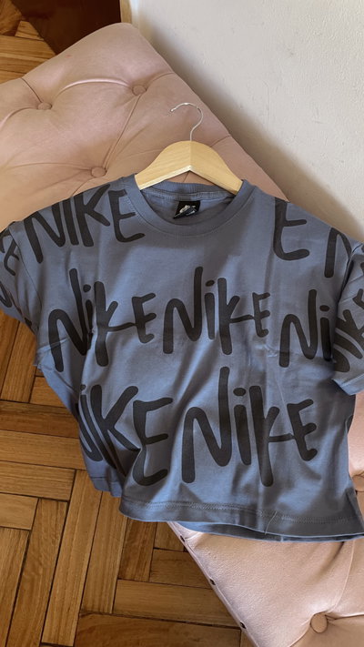 Remera crop nk azul