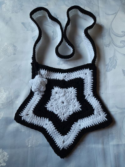 star bag black and white