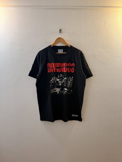 Remera negra algodón DIVIDIDOS