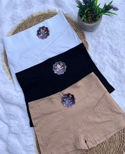 Docena de boxer de dama con faja