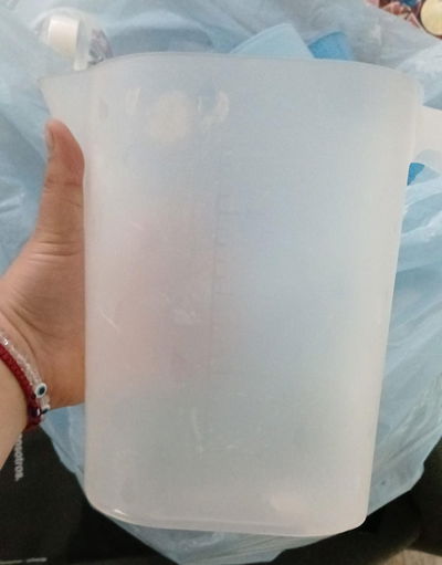 Jarra con tapa 2.5 litros plastica