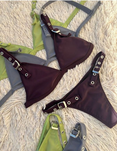 Docena de bikinis ojales