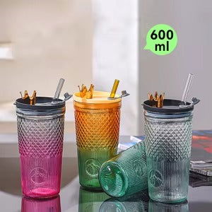 Vaso labrado con tapa y sorbete