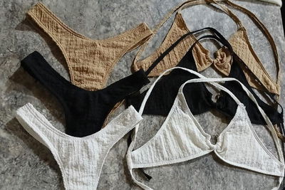 Docena Bikini con argolla texturada