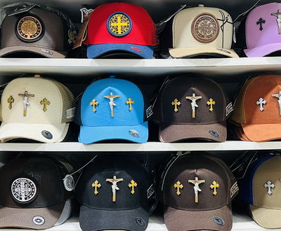 Gorra replica Fe / Jesucristo / San Benito visera curva