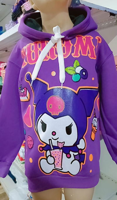 BUZO FRIZADO INFANTIL CON ESTAMPA GRANDE Y CAPUCHA 