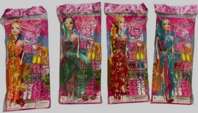 Muñeca con accesorios en bolsa 