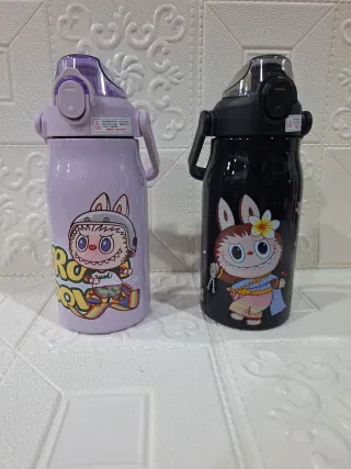 BOTELLA TÉRMICA LABUBU CON AGARRE ARRIBA 1000ML