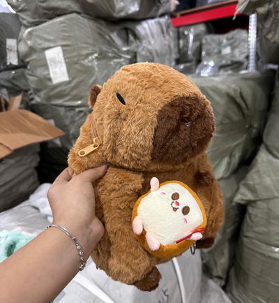 Mochila Capybara peluche