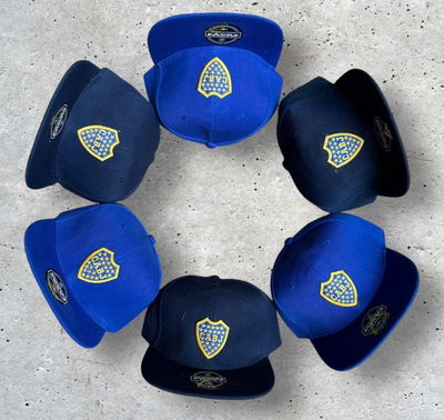 Gorras Boca bordada plana