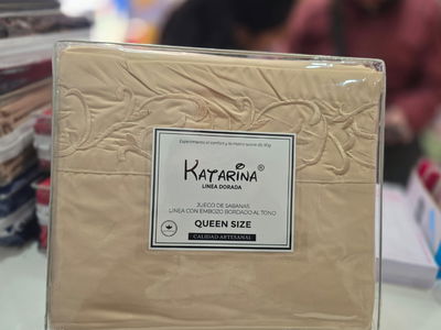 Juego de sábanas hotelera lisa con bordado Katarina
