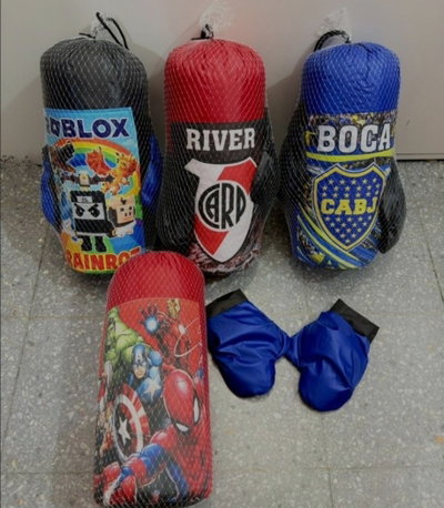 Bolsa de boxeo infantil con guantes