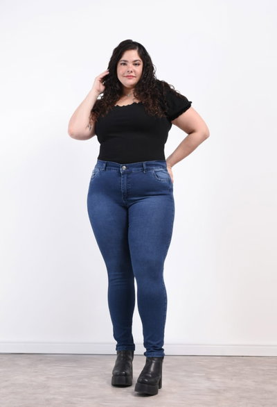 Jean especial azul localizado chupin liso 