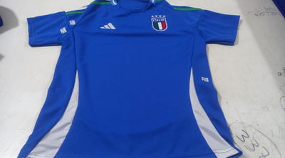 Camiseta Italia x curva