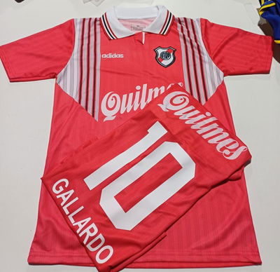 Camiseta Retro River Gallardo x curva