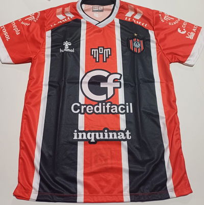 Camiseta de Chacarita titular x curva