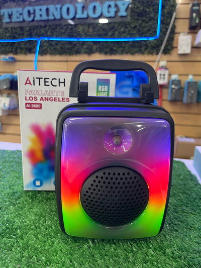 Parlante Aitech Los Ángeles 3" Bluetooth FM Con Soporte Luz RGB