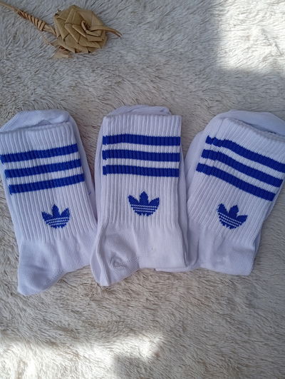 Tennis Adidas BLANCAS RAYAS AZULES. Adulto. LC