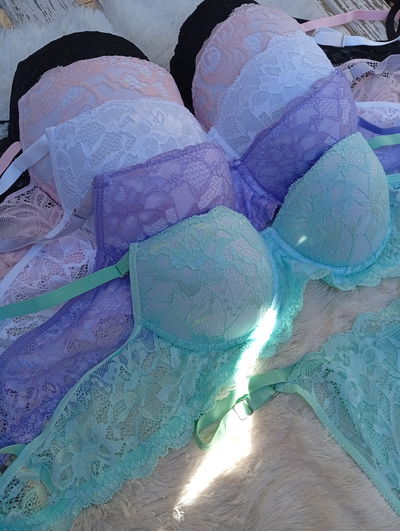 Conjunto Armado full encaje pastel, less regulable. JANDRA
