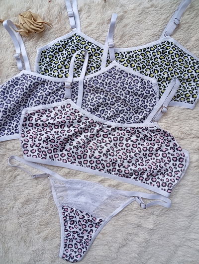 Conjunto Top print con encaje, prendedor en la espalda + less regulable